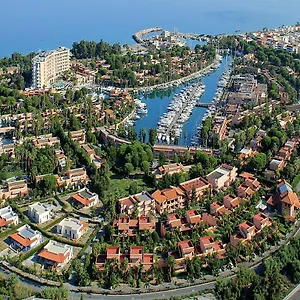 Baia Dei Delfini Aparthotel