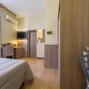 *** Hotel Est Italy